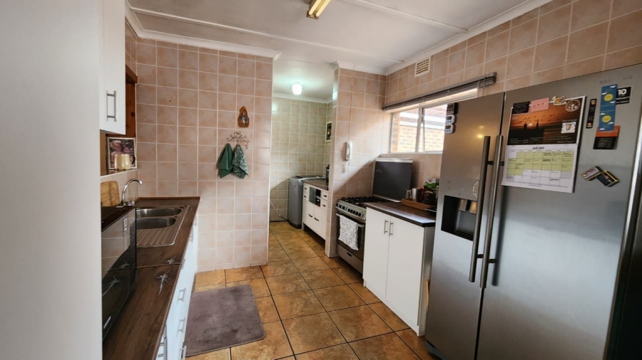 5 Bedroom Property for Sale in Vredenburg Western Cape